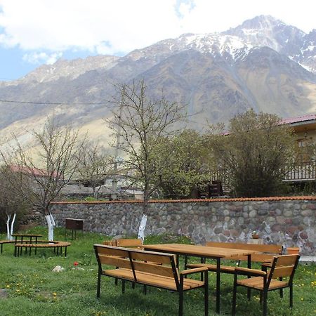 Golden Star Kazbegi Hotel Exterior photo