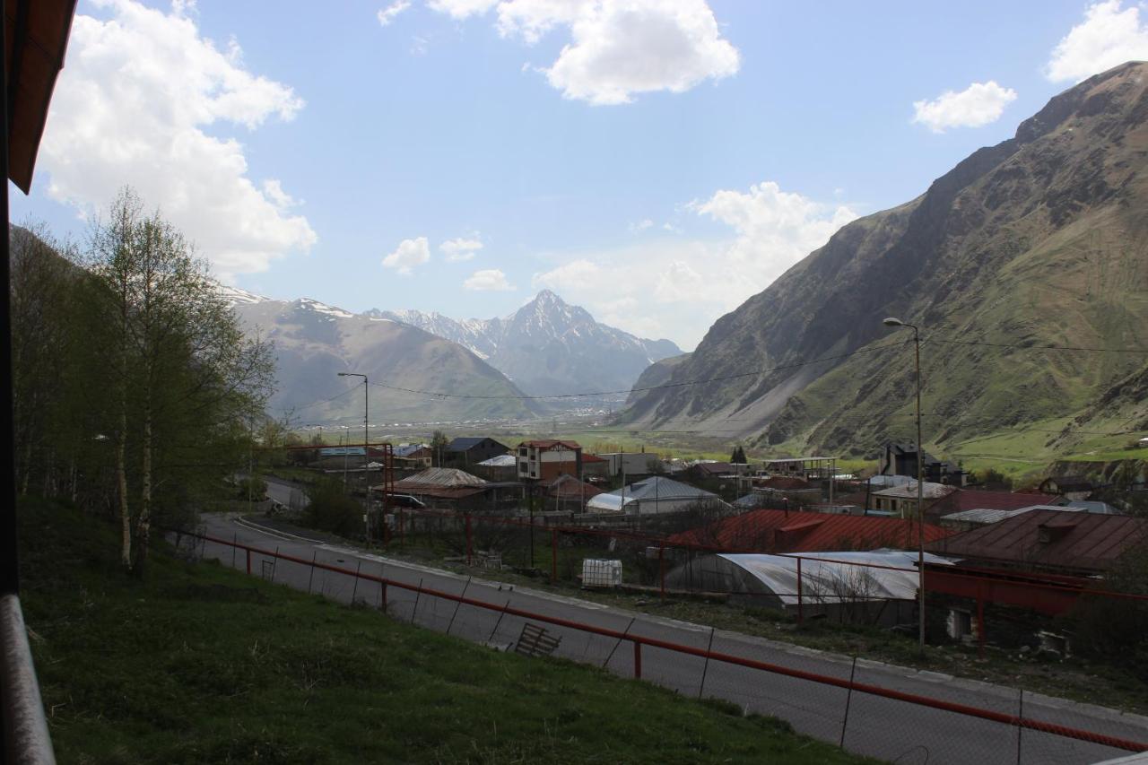 Golden Star Kazbegi Hotel Exterior photo