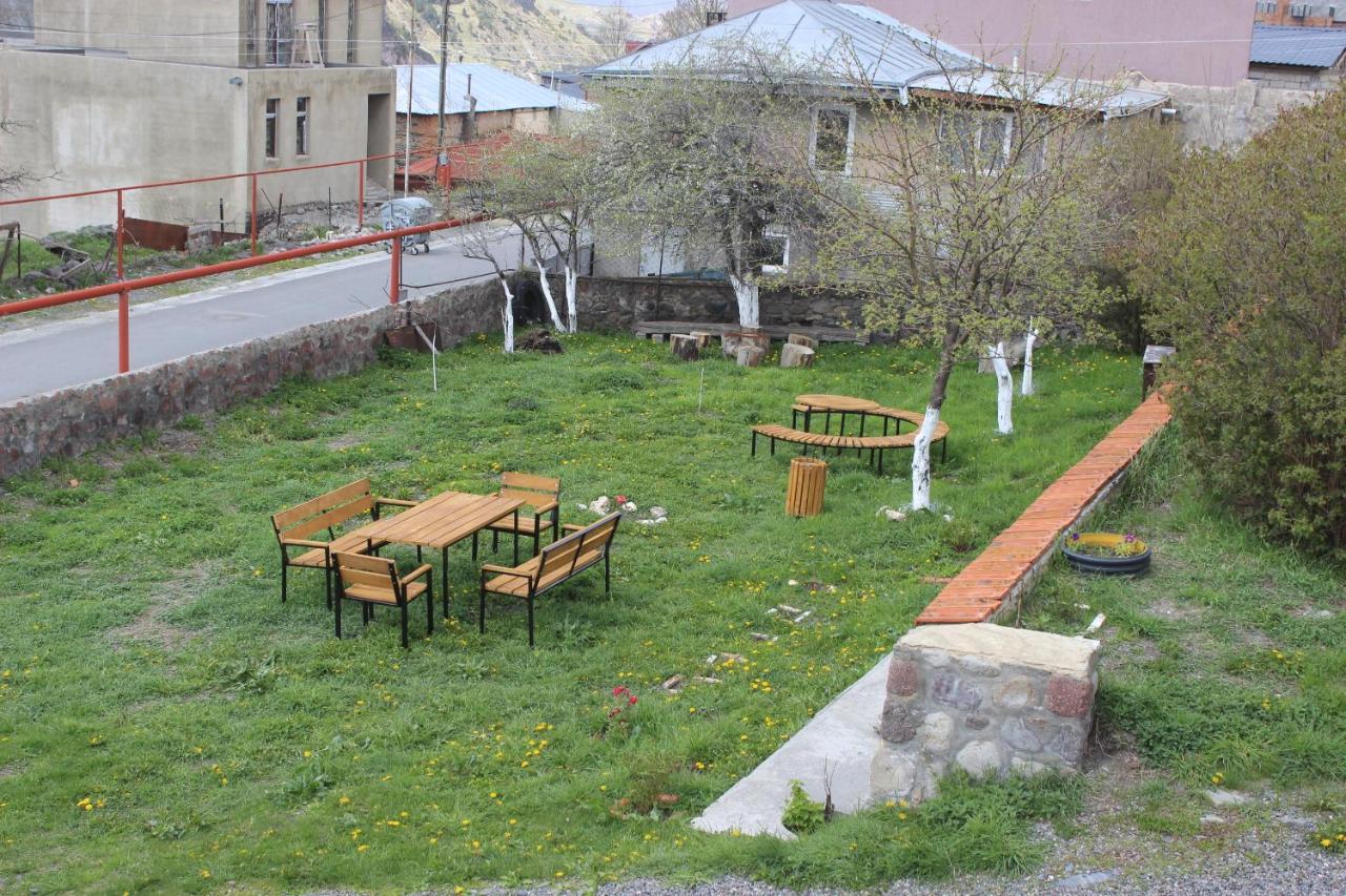 Golden Star Kazbegi Hotel Exterior photo