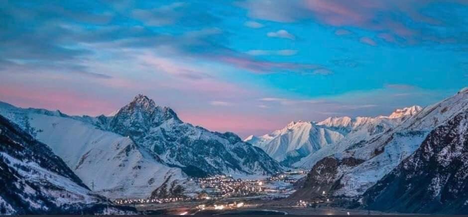 Golden Star Kazbegi Hotel Exterior photo