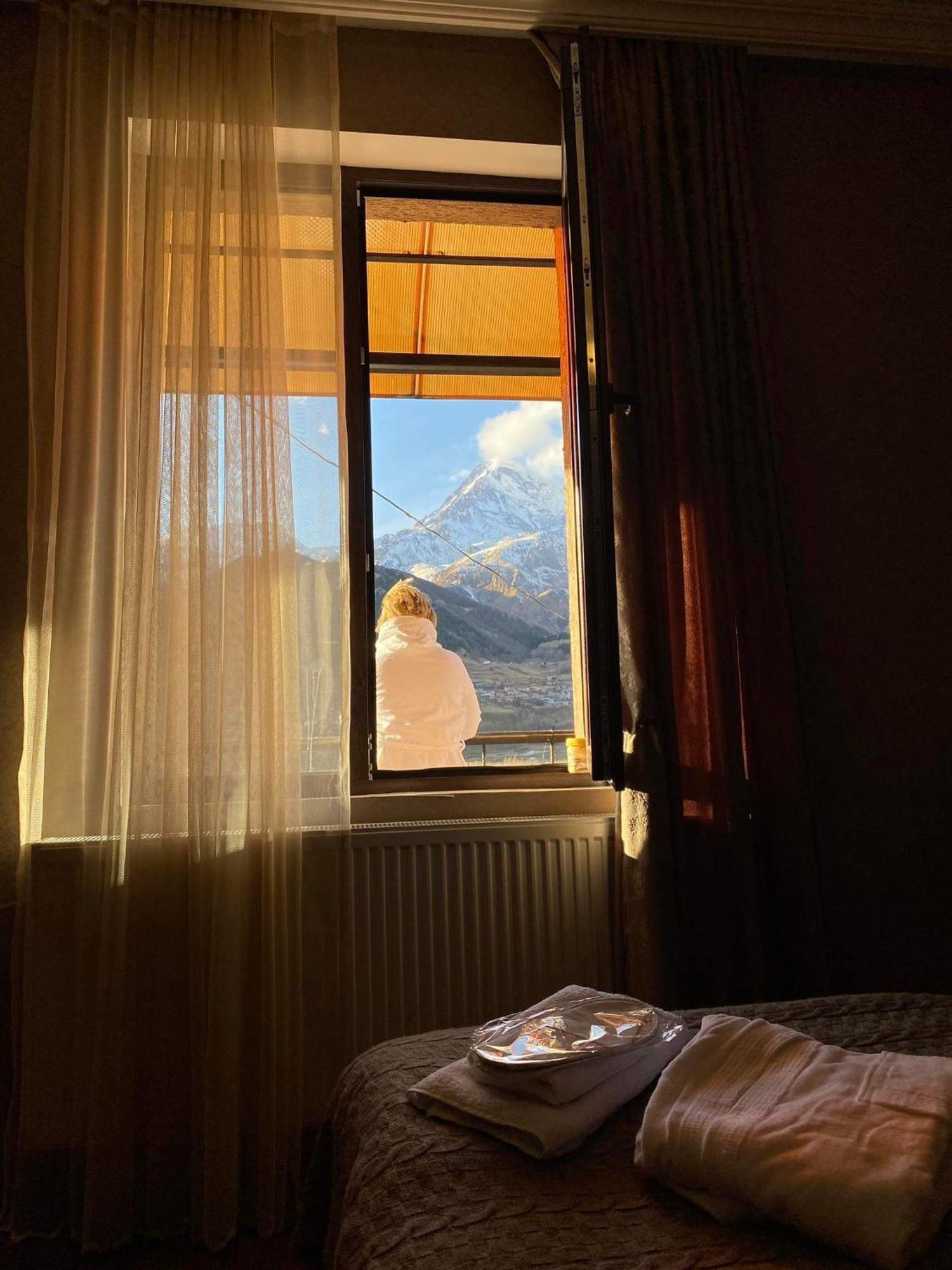 Golden Star Kazbegi Hotel Room photo