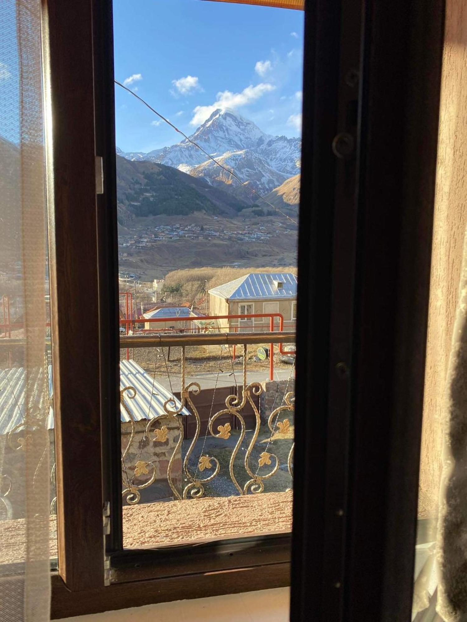 Golden Star Kazbegi Hotel Room photo